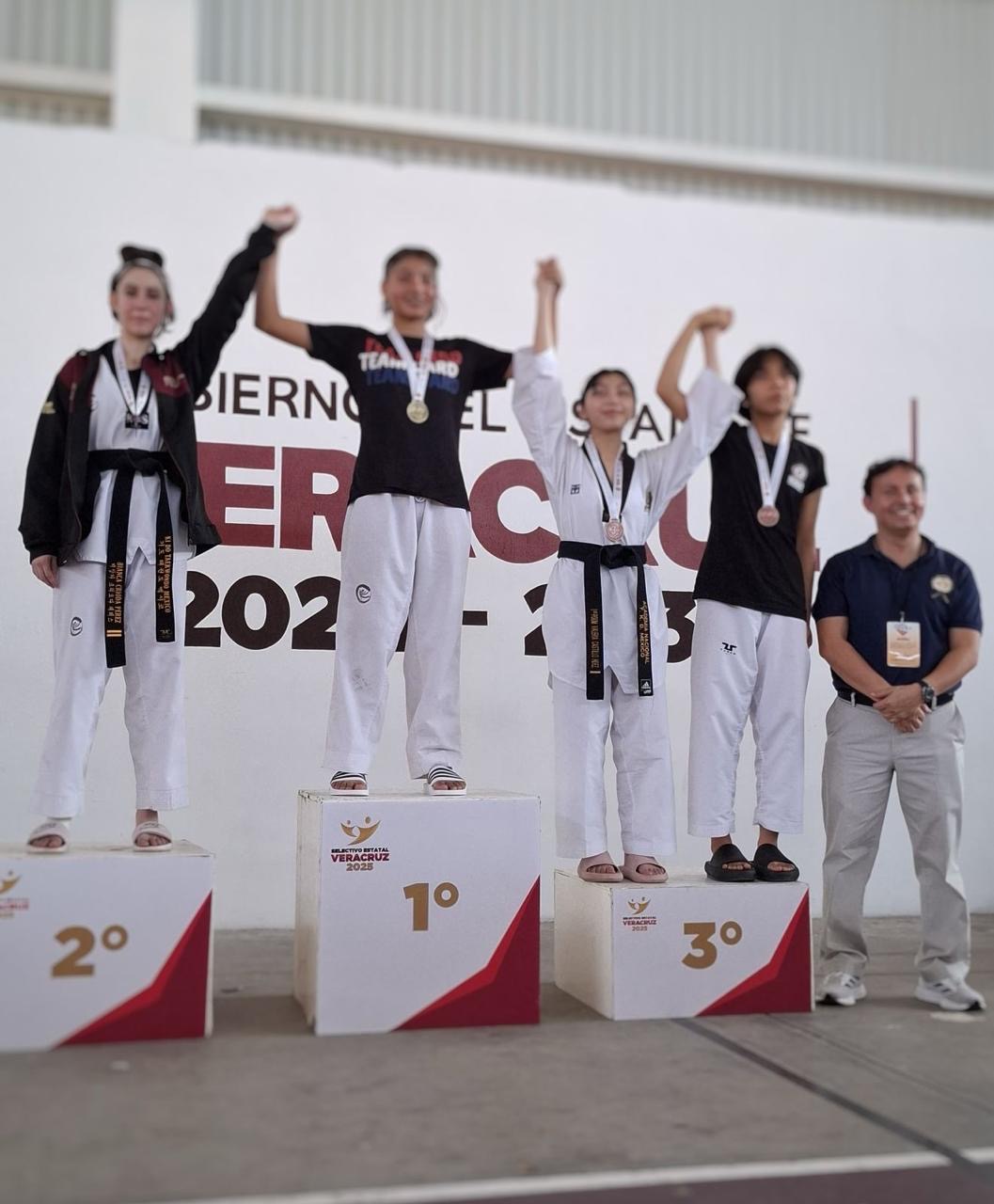 Emoción y duelos de alto nivel en el segundo día de taekwondo
