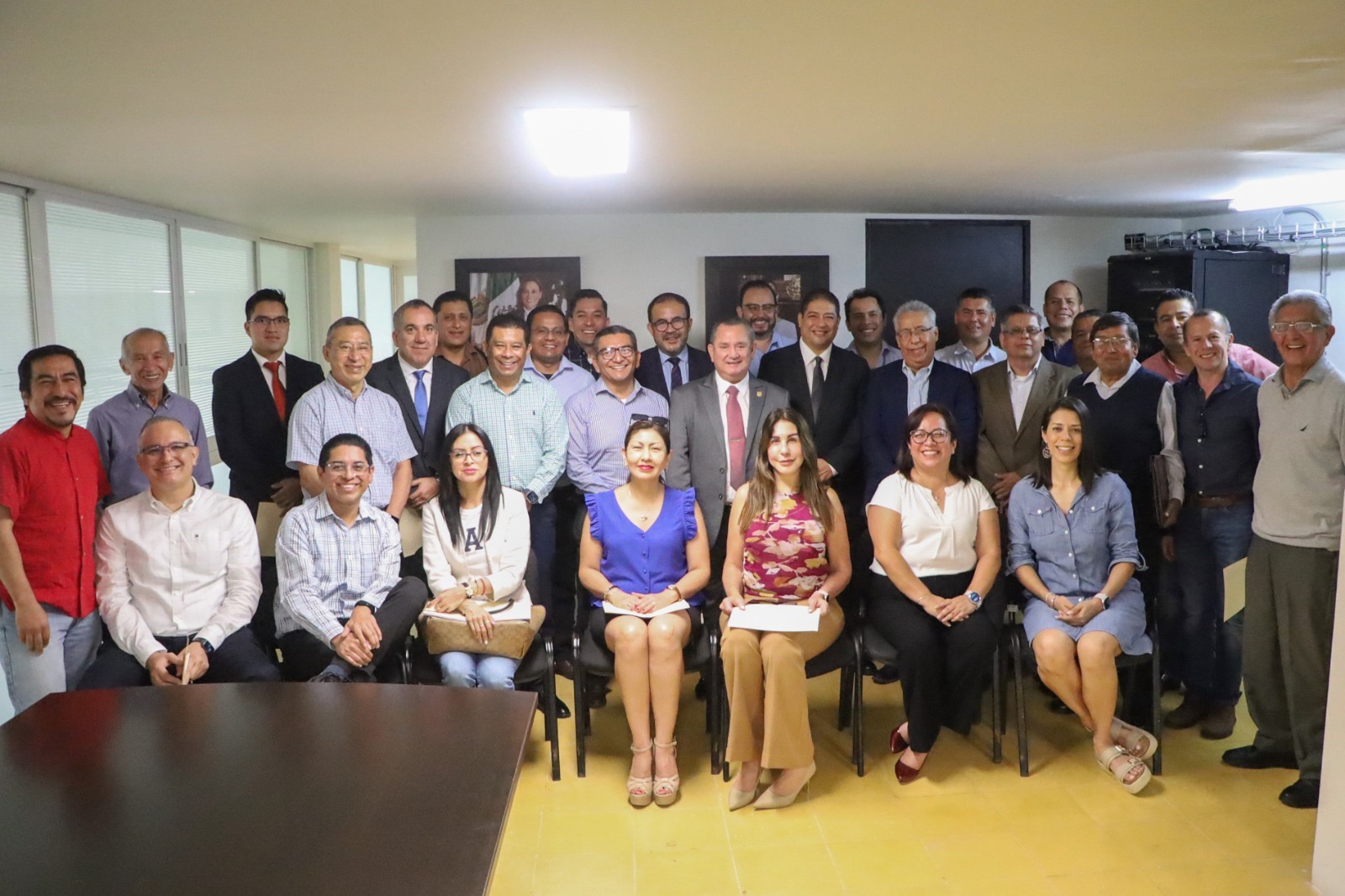 Entrega CGE constancias a despachos auditores