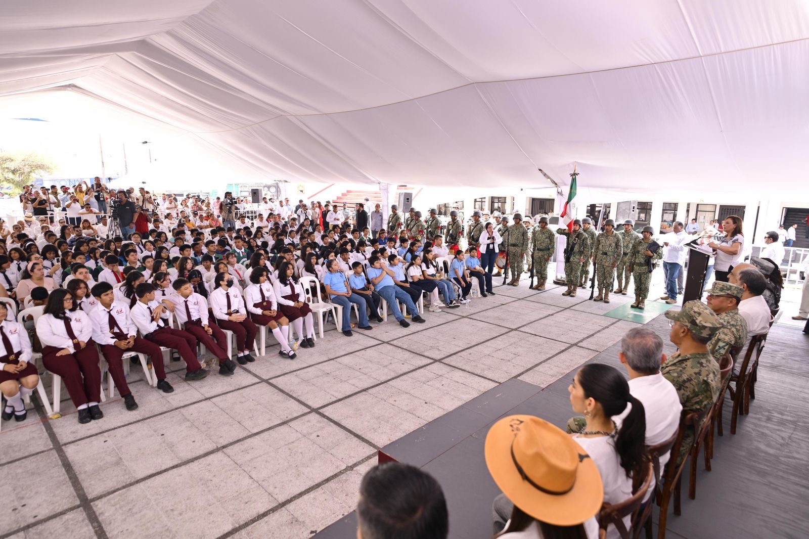 Policías y docentes accederán a vivienda con apoyo estatal