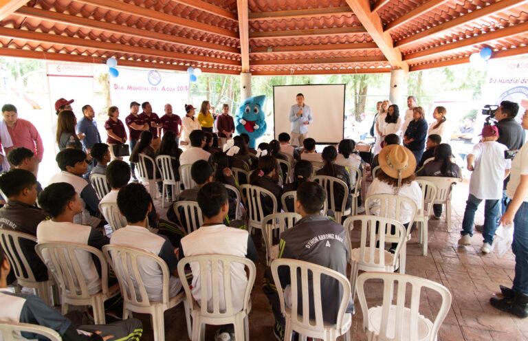Conmemoran Día Mundial del Agua con limpieza del río del parque Alameda Murillo Vidal