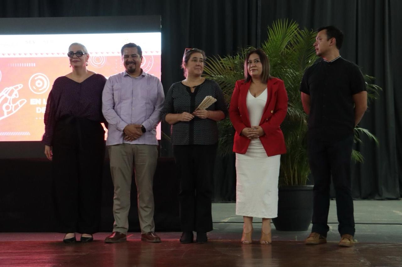 Actualiza SEV, en competencias digitales, a docentes de secundaria