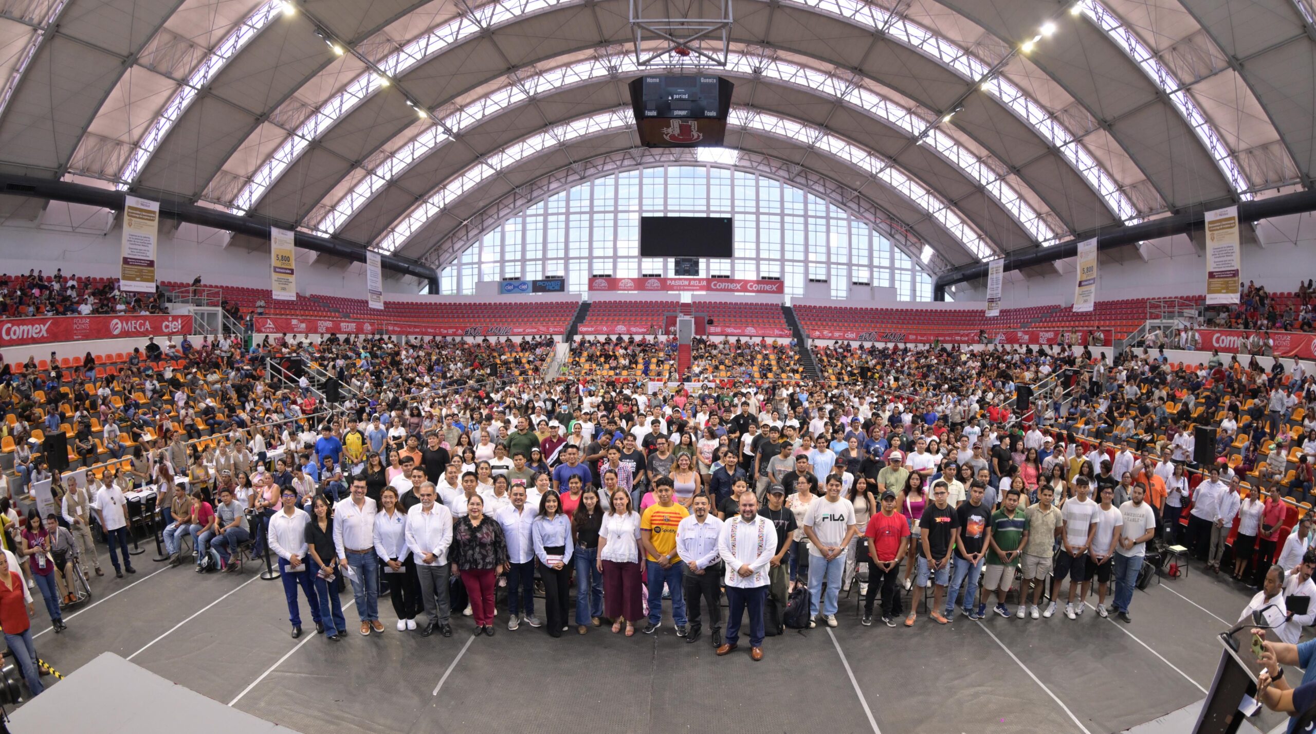 Rocío Nahle y Gobierno de México impulsan el futuro de 12 mil jóvenes con becas