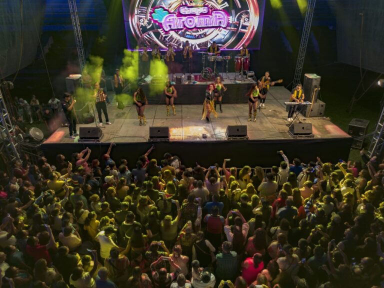 Enciende Grupo Aroma y cierra el escenario de la Expo Feria Córdoba 2025