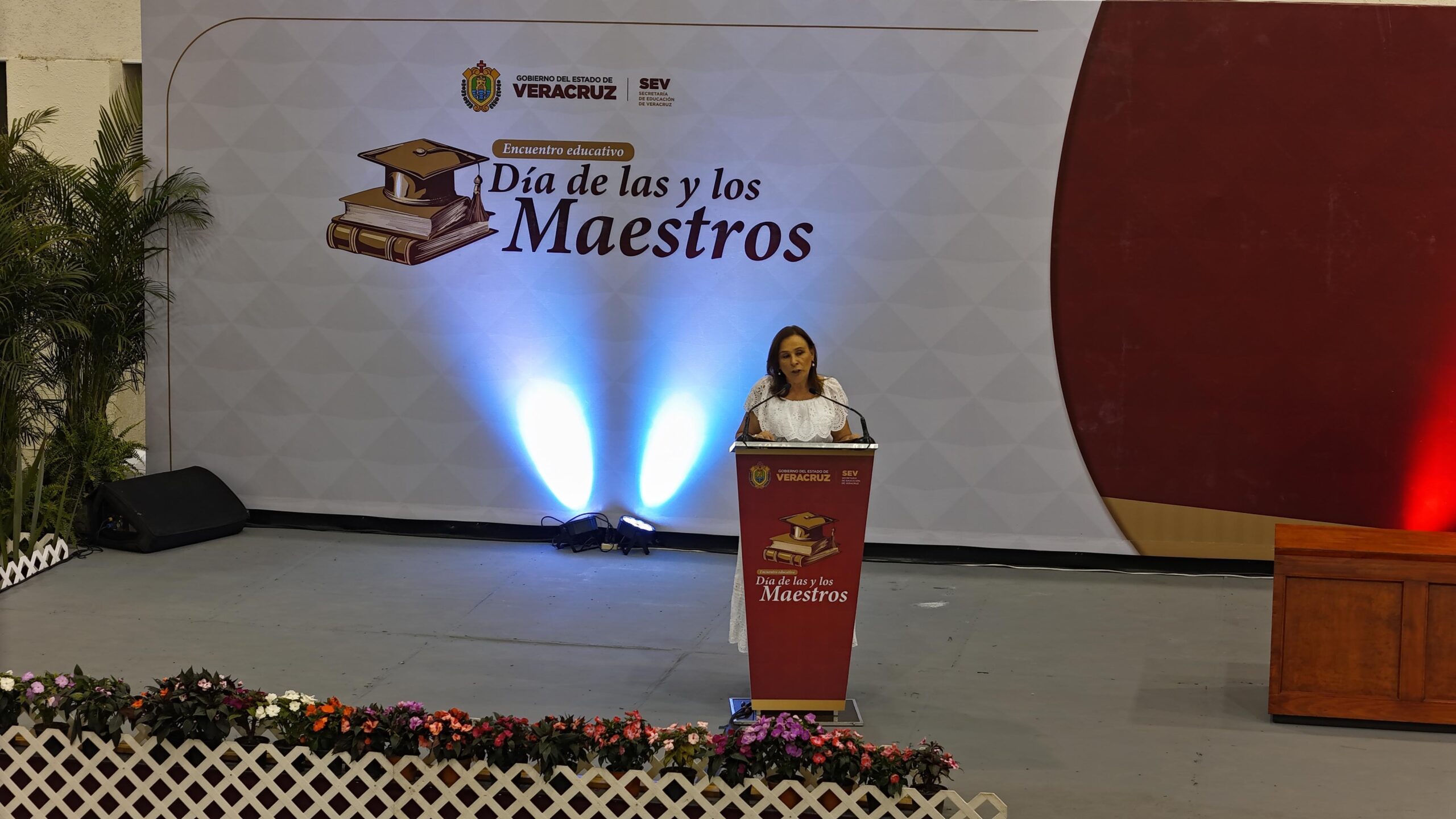 Veracruz reconoce a quienes enseñan no solo con libros, sino con el ejemplo